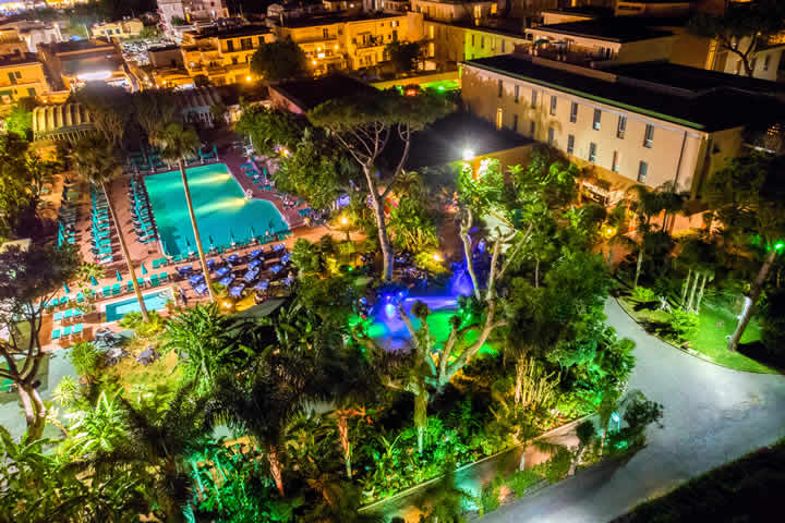 Lastminute Ischia luglio soggiorno benessere con cure termali e comfort Hotel Re Ferdinando 4 stelle